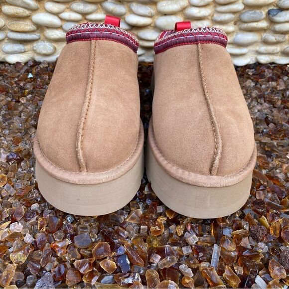 NWT New Elevates Tan Suede Slip-On Platform Slippers/Shoes w/Red Trim 9 - Picture 5 of 11